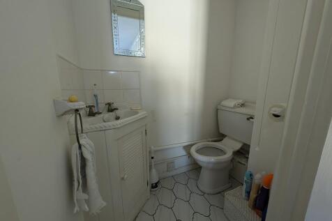 ensuite.jpg