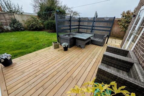 garden decking.jpg
