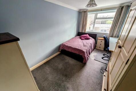 bed 2.jpg