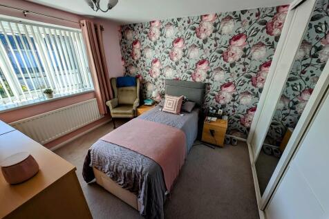 bed 1.jpg