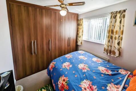 prop box 20 HAMPDEN CLOSE bed 2.jpg