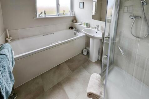 37fa02ed-bathroom.jpg