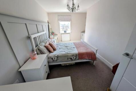 4 amberley meadows bed 2.jpg