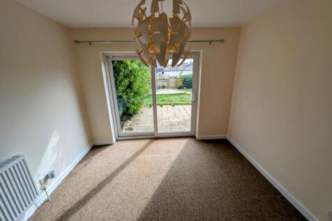 31 Quedgeley dining room.jpg