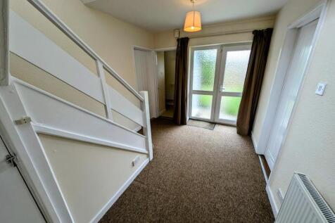 31 Quedgeley entrance hall.jpg