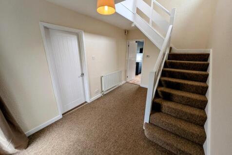 31 Quedgeley entrance hall 2.jpg