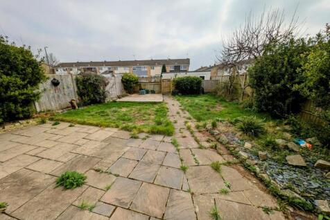 31 Quedgeley rear garden 3.jpg