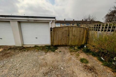 31 quedgeley garage.jpg