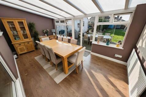 b6143c2a-conservatory 20fence.jpg