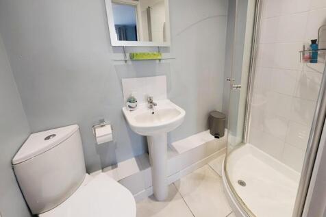 b237d192-ensuite.jpg