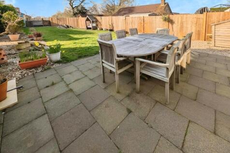 92948673-garden 20patio.jpg