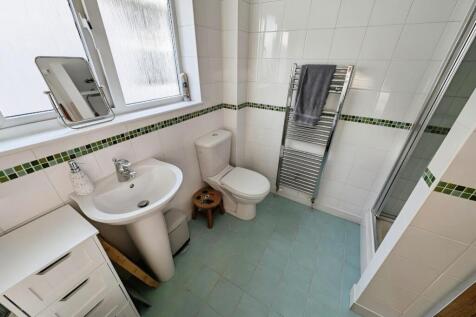 46834471-bathroom 20a.jpg