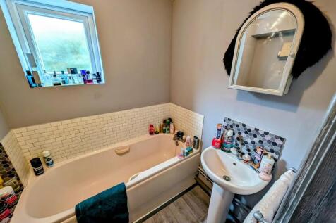 59 Home Orchard bathroom.jpg