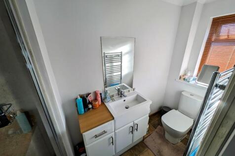 ensuite.jpg