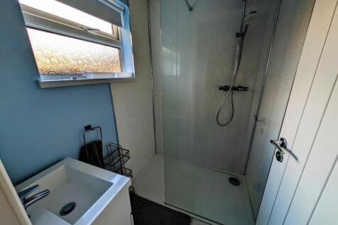 ds ensuite.jpg