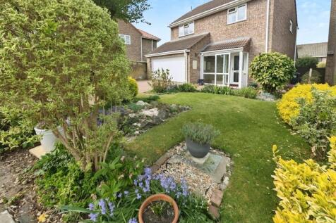 894a62f8-front 20garden.jpg