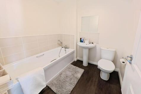 49021688-BATHROOM.jpg