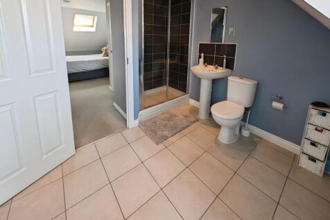 181c690e-ENSUITE 20THROUGH.jpg
