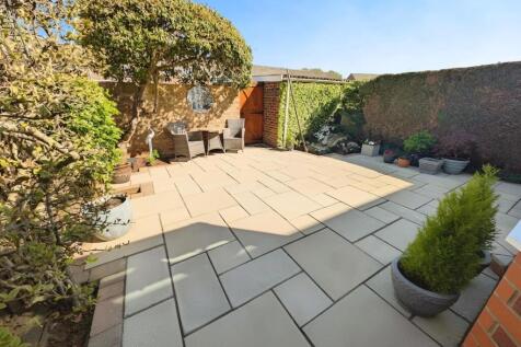 63cfa8fe-garden.jpg