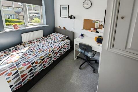 f842b3c9-bed 203a.jpg