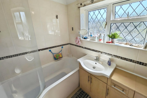 9 Templar bathroom 4.png