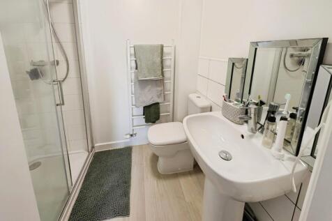 ensuite.jpg