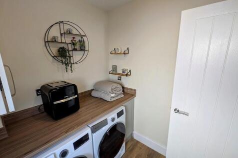 10 Pennington Road utility room.jpg