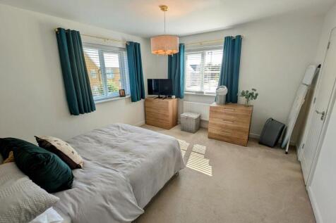 10 Pennington Road Master Bedroom.jpg