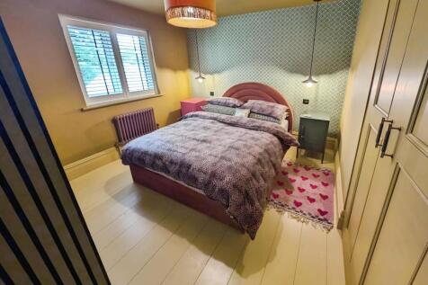 bed 202.jpg