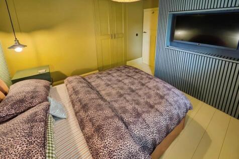 bed 202a.jpg