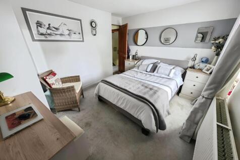 377dbede-bed 202a.jpg