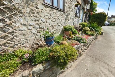 aabf4c34-front 20garden.jpg