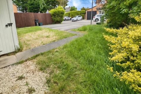 e5ff9524-front 20garden.jpg