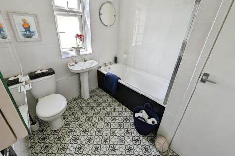 f94b9e49-bath.jpg