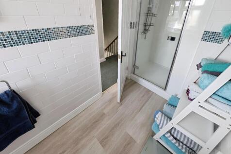44b00b3c-shower.jpg