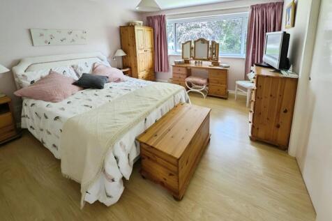 58452179-bed 201.jpg