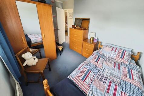 85226c53-bed 204.jpg