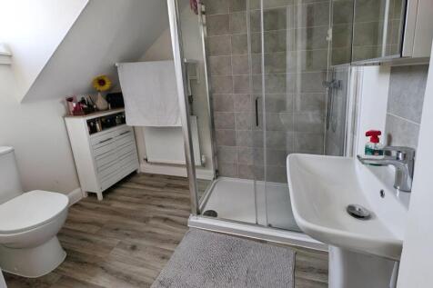 a664d146-ensuite.jpg