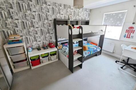 4f165990-bed 202.jpg
