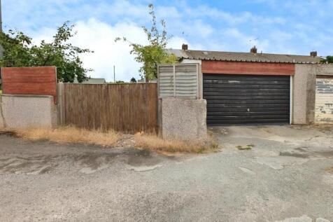 2b4640d0-garage.jpg