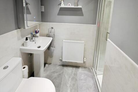 ba32c916-ensuite.jpg