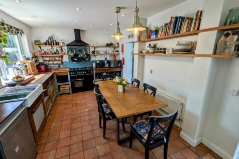 24 Church Rd kitchen 3.jpg
