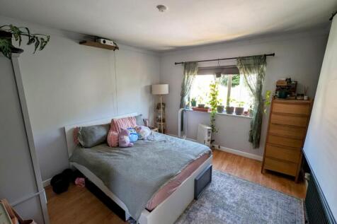 24 Church Rd bed 4.jpg