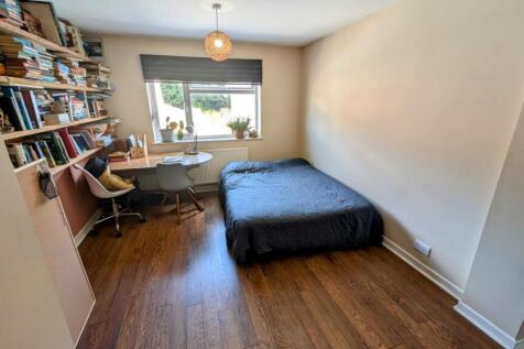 24 Church Rd bed 2.jpg