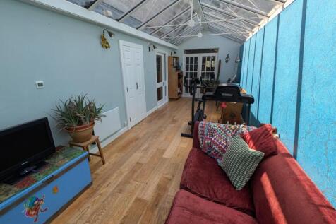 24 Church Rd conservatory 2.jpg