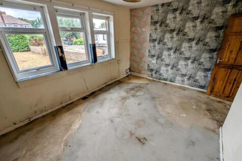 16 Orchard Close lounge 3.jpg