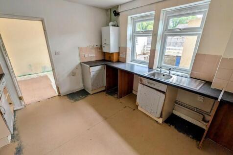 16 Orchard Close kitchen2.jpg
