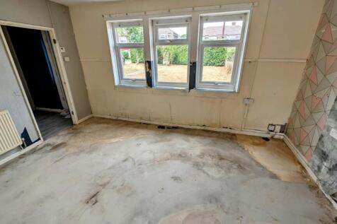 16 Orchard Close lounge 2.jpg