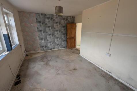 16 Orchard Close lounge.jpg