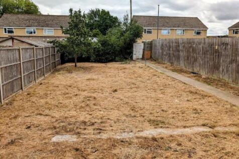 16 Orchard Close Rear Garden.jpg